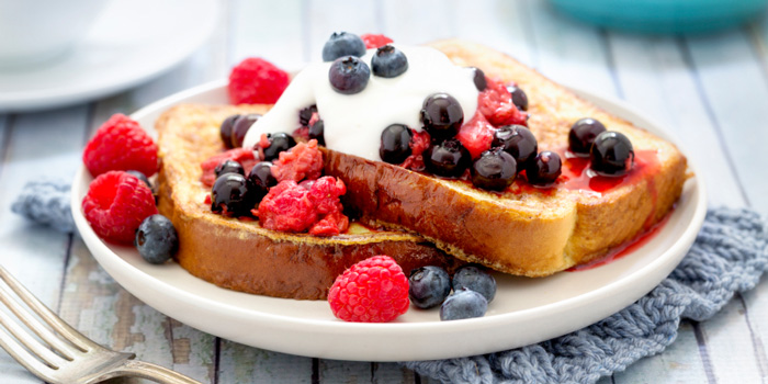 French Toast with Yoghurt and Berries - IQS Recipes