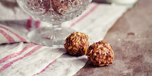 I Quit Sugar - Chocolate Quinoa Balls by Chit Chat Chomp